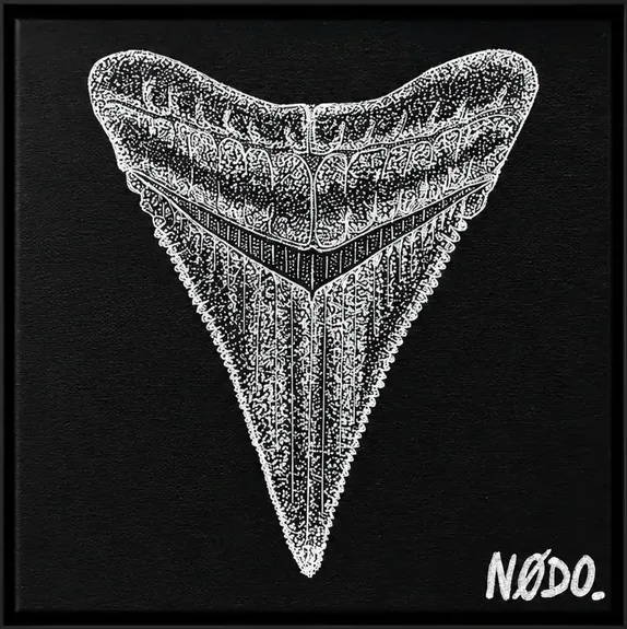 Toile Nodo : dent de requin dessinée au pointillisme blanc sur fond noir